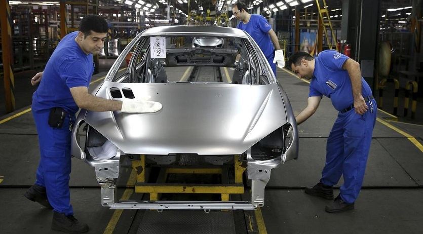 جلسه خودروسازان با وزیر صنعت برای فروش خودرو به مصرف‌کننده واقعی/ربات‌ها خودرو خریدند!